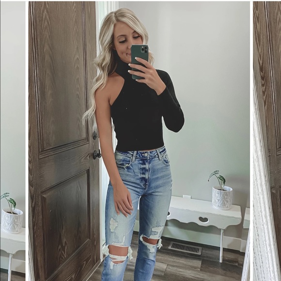 One shoulder turtle neck sweater - Picture 2 of 3